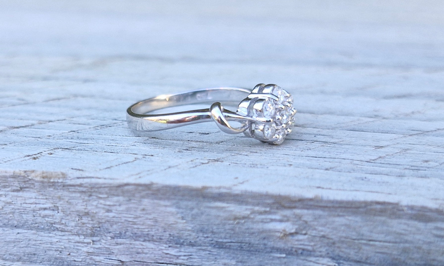 18ct White Gold, Diamond Daisy Ring - Size M 1/2