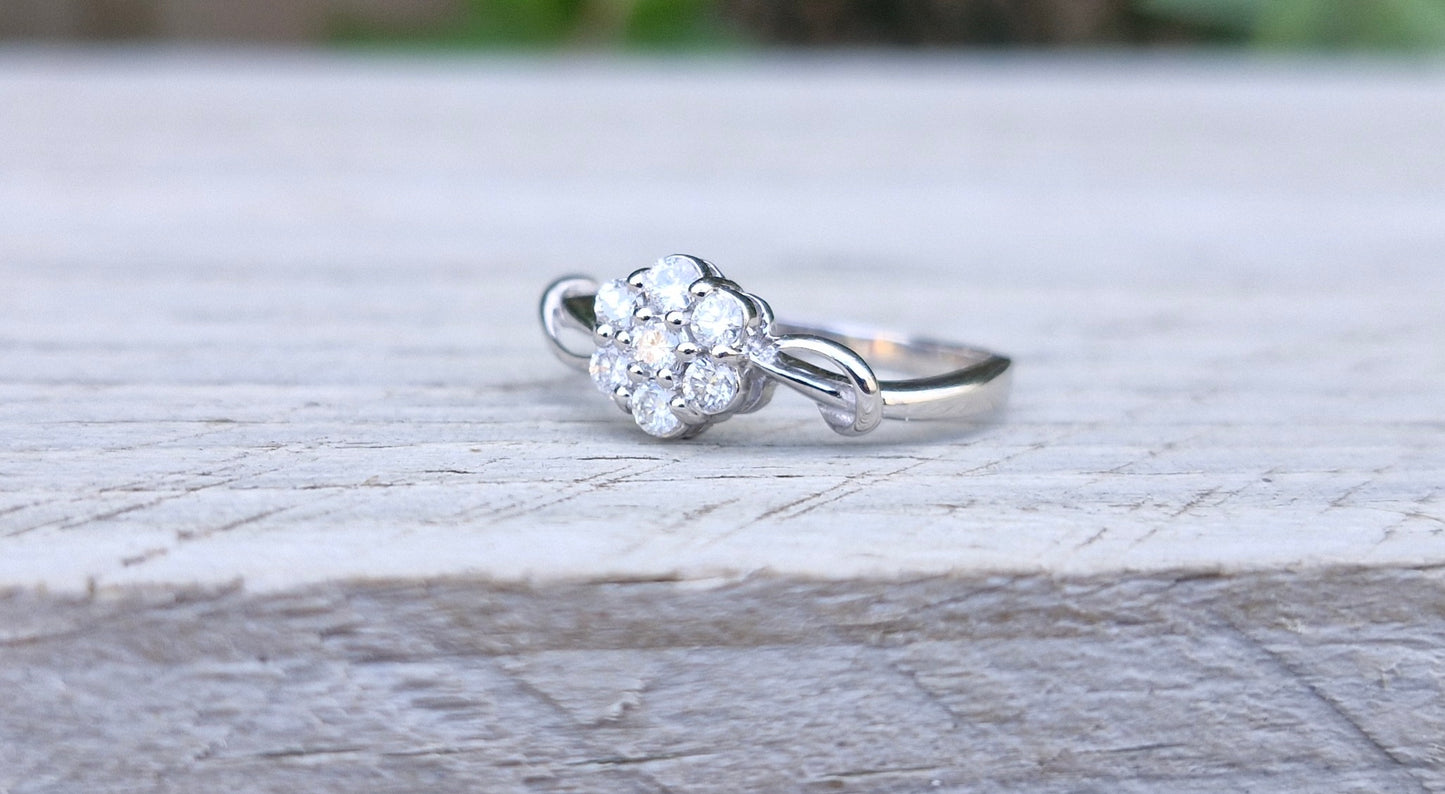 18ct White Gold, Diamond Daisy Ring - Size M 1/2