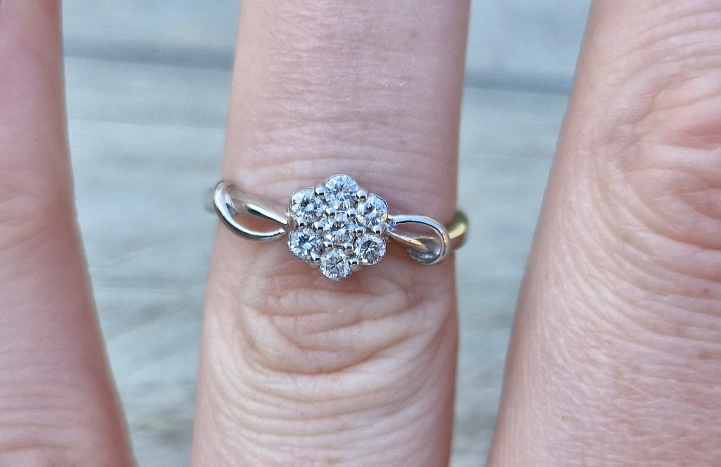 18ct White Gold, Diamond Daisy Ring - Size M 1/2