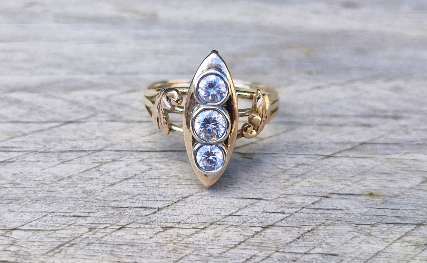 Antique 9ct Gold Navette Ring - Size O 1/2