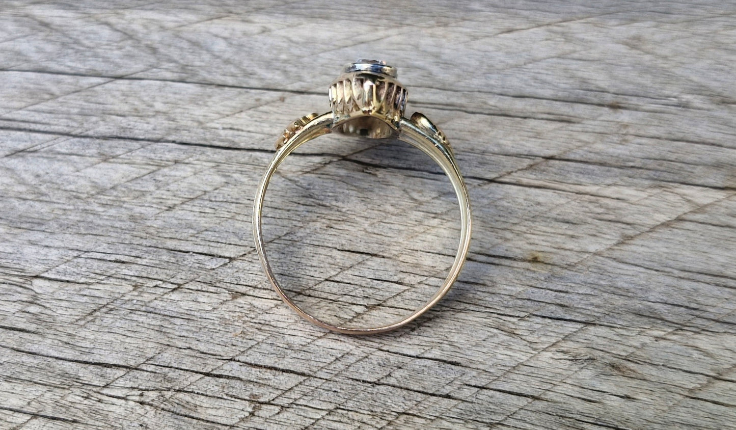 Antique 9ct Gold Navette Ring - Size O 1/2
