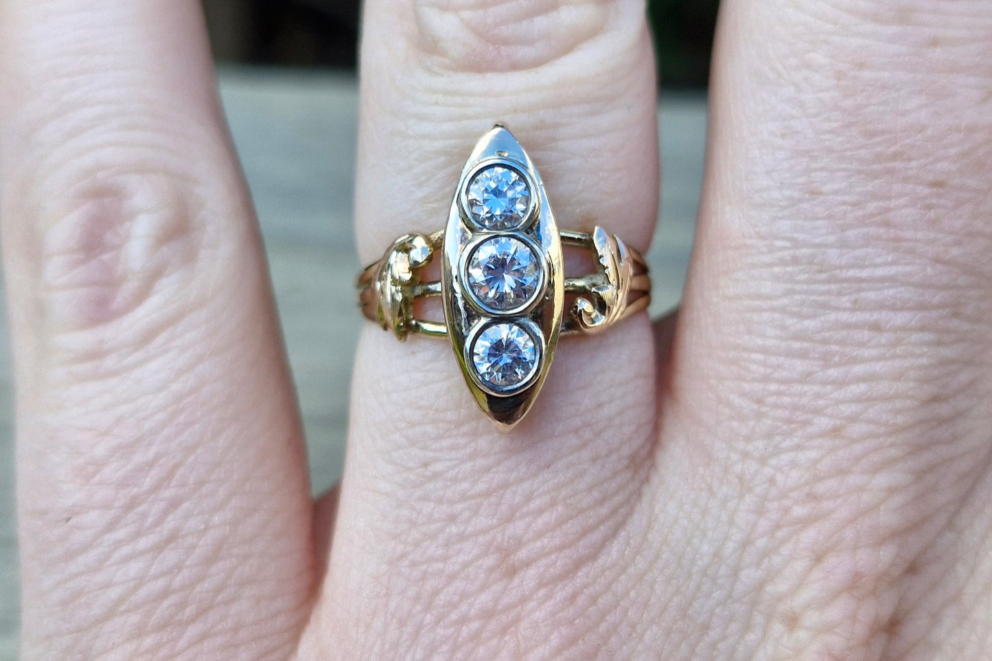 Antique 9ct Gold Navette Ring - Size O 1/2