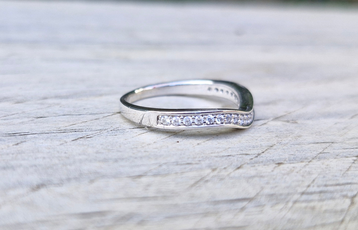 14ct White Gold Diamond Band, Slightly Curved V Shape - Size N *Scrap Price*