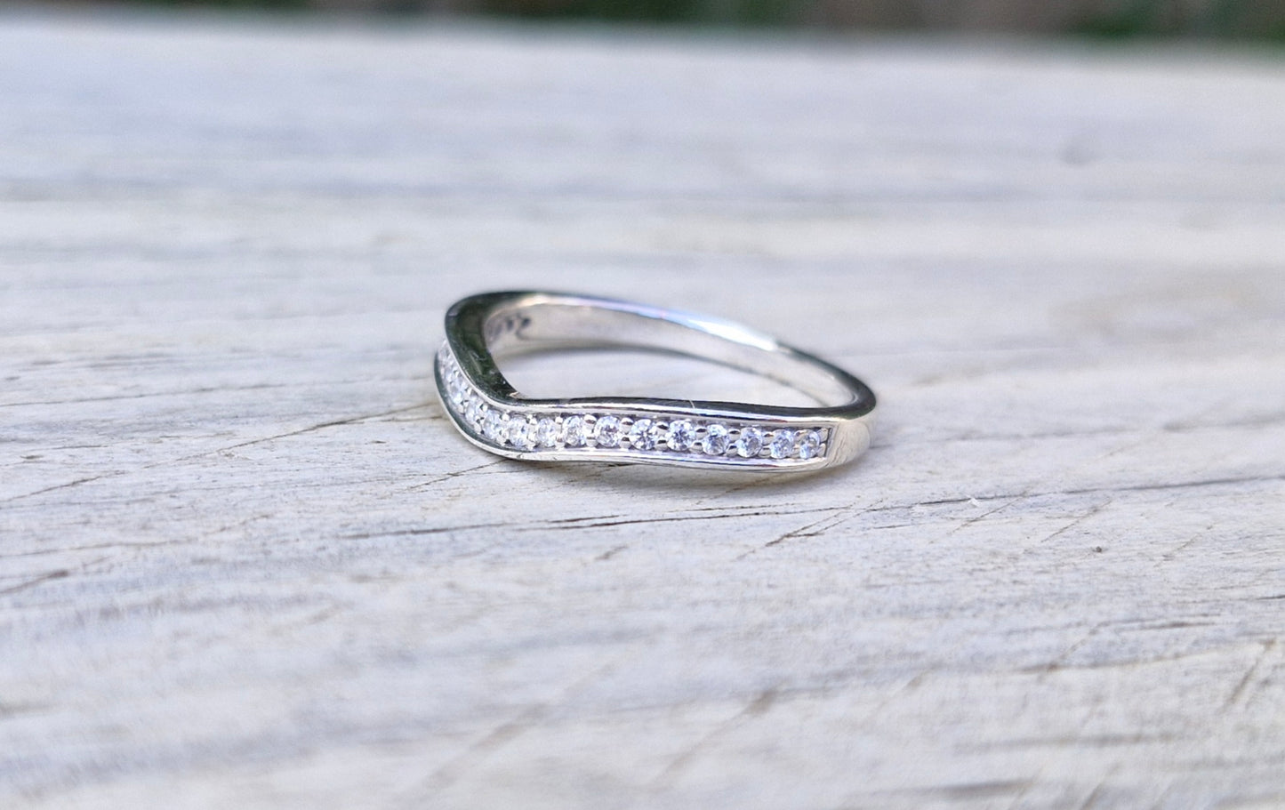 14ct White Gold Diamond Band, Slightly Curved V Shape - Size N *Scrap Price*