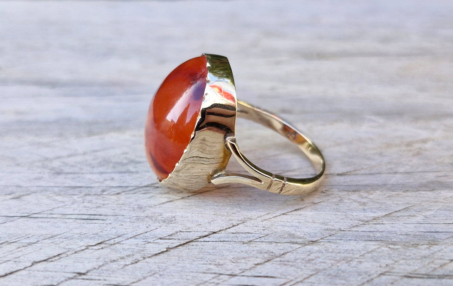 Vintage Red Banded Agate Ring, 9ct Yellow Gold - Size R