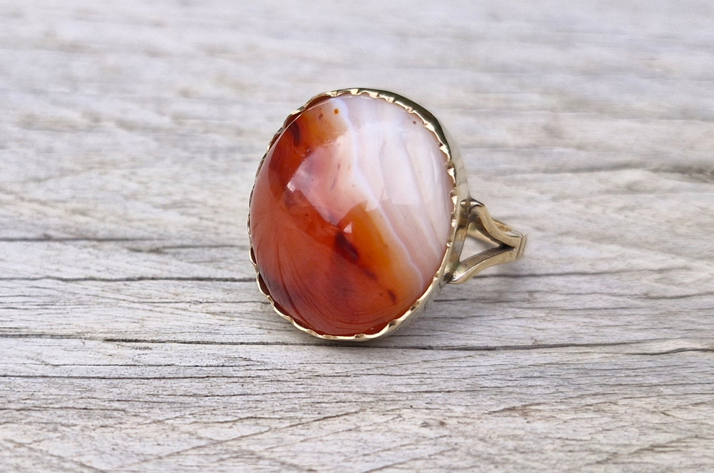 Vintage Red Banded Agate Ring, 9ct Yellow Gold - Size R