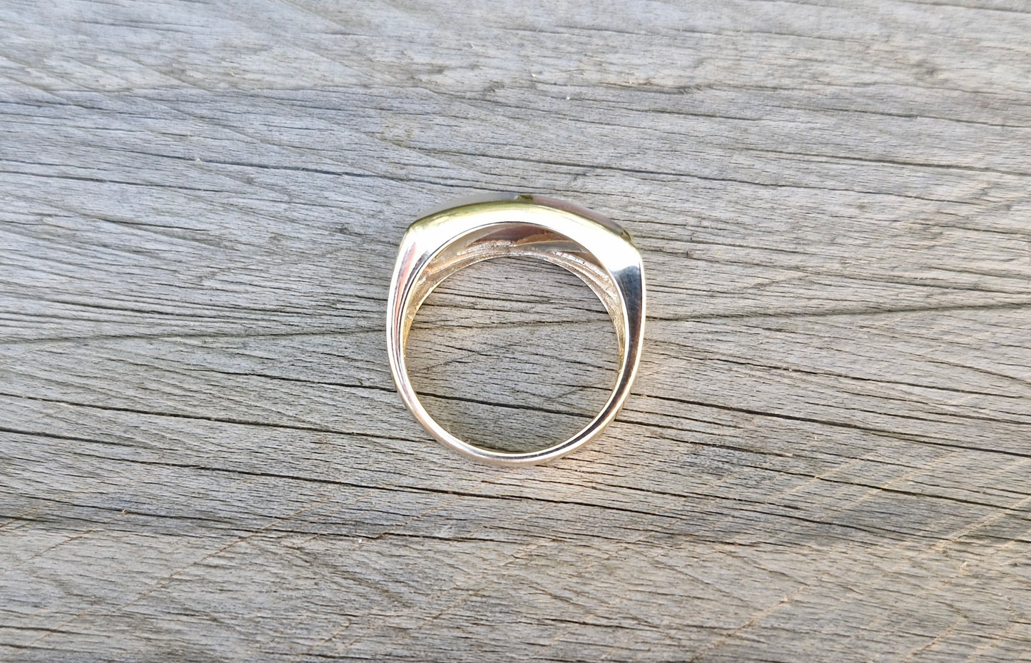 Modern 9ct Gold Ring, Mother of Pearl - Size P