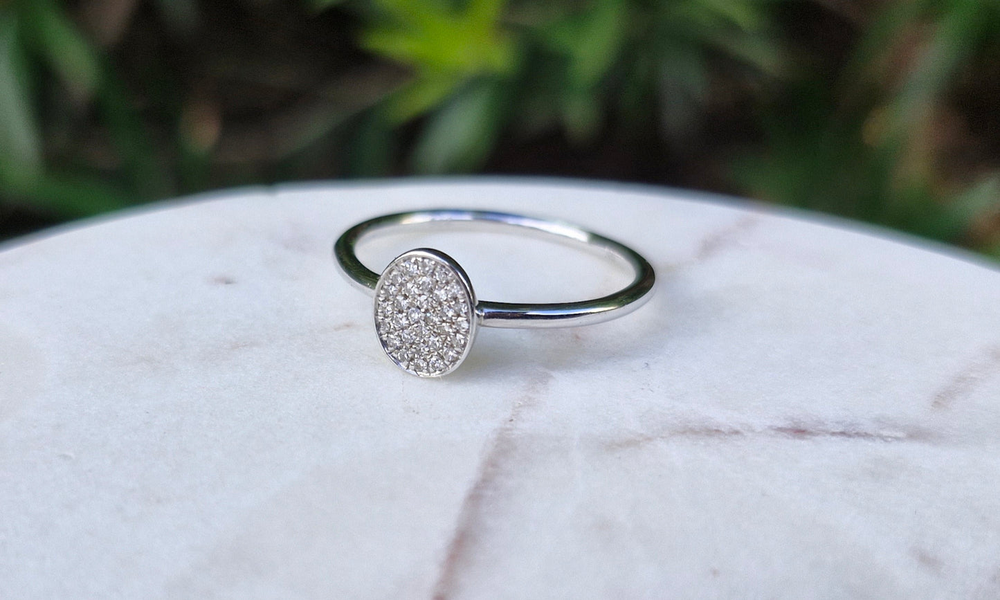 9ct White Gold Diamond Ring - Oval - Size N 1/2