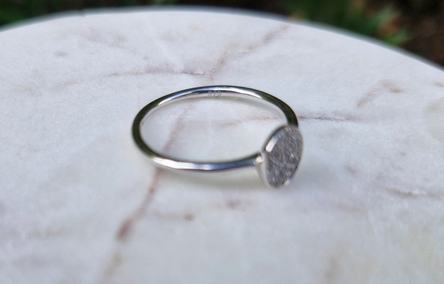 9ct White Gold Diamond Ring - Oval - Size N 1/2