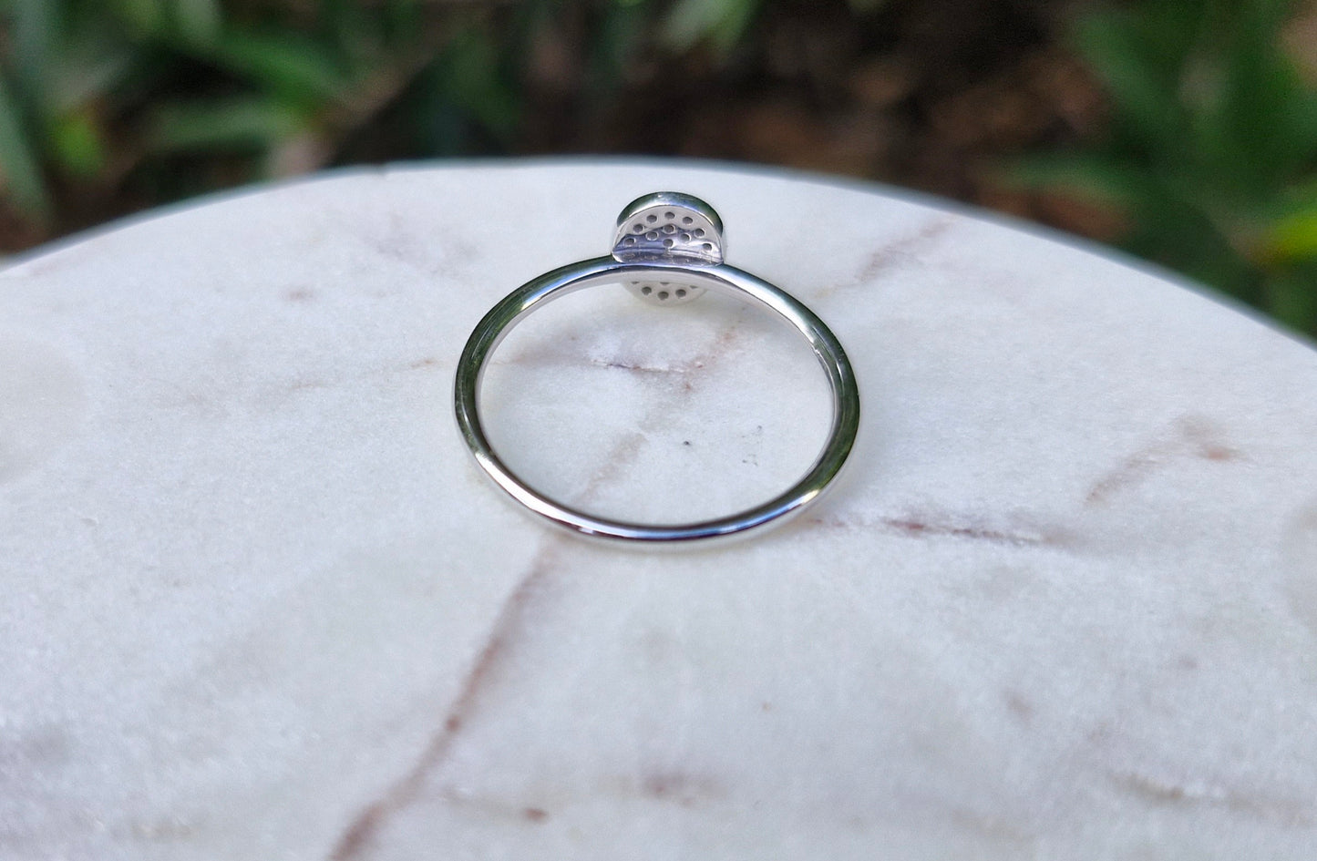 9ct White Gold Diamond Ring - Oval - Size N 1/2