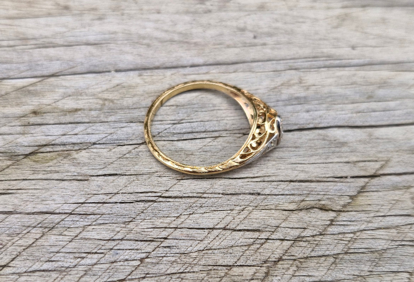 Vintage 18ct Gold Diamond Ring, Impressive Hand Engraved Shank - Size N 1/2