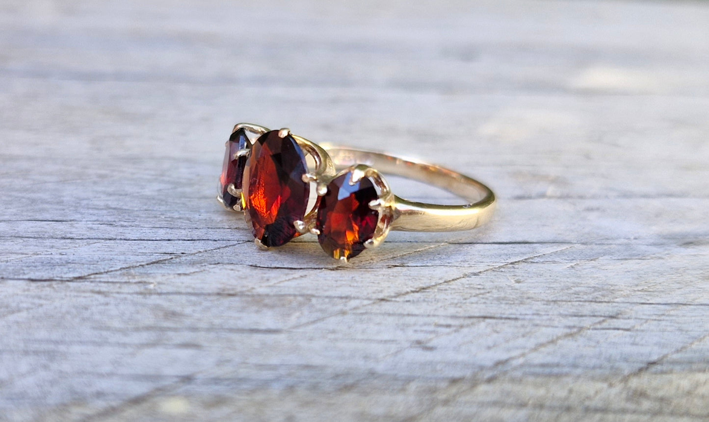 1970's Deep Wine Garnet Trilogy Ring, 9ct Yellow Gold - Size J