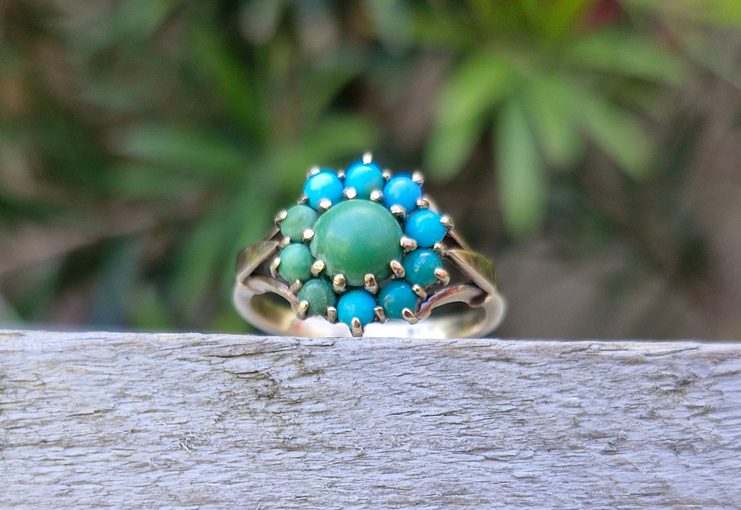 9ct Gold Vintage Turquoise Daisy Ring - Size N