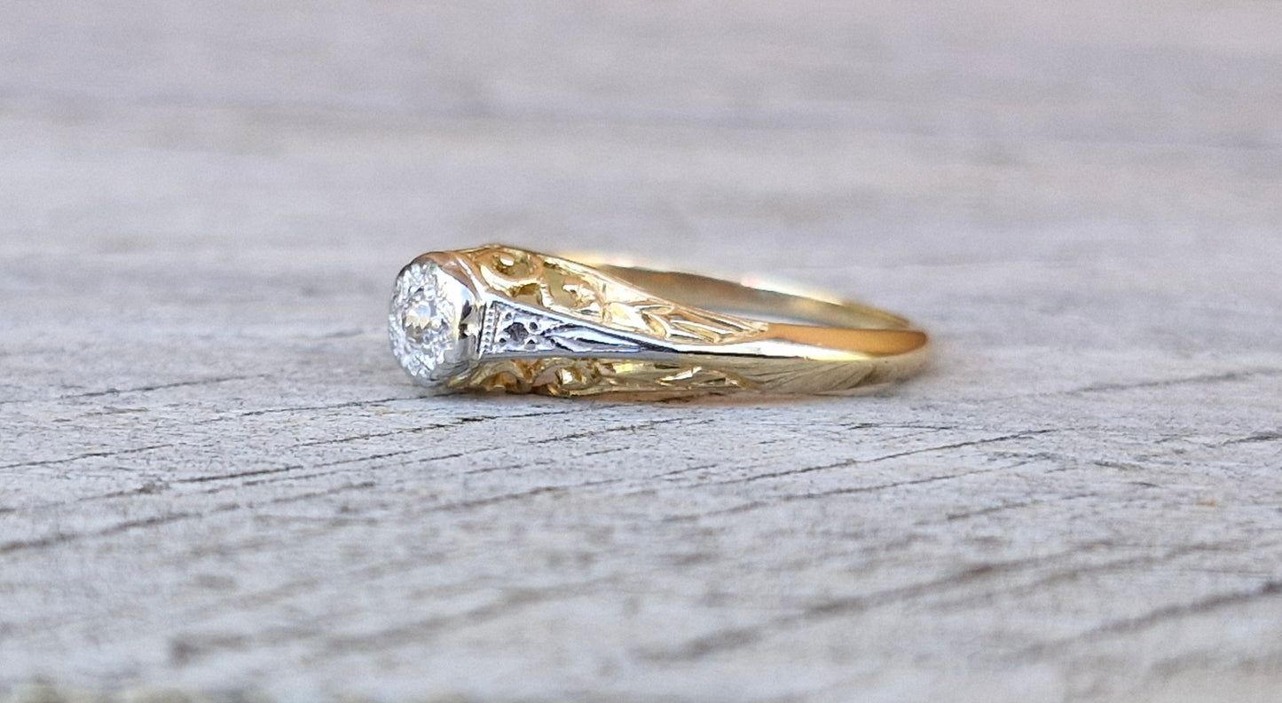 18ct Gold & Platinum, Vintage Diamond Ring - Size K *Scrap Price*