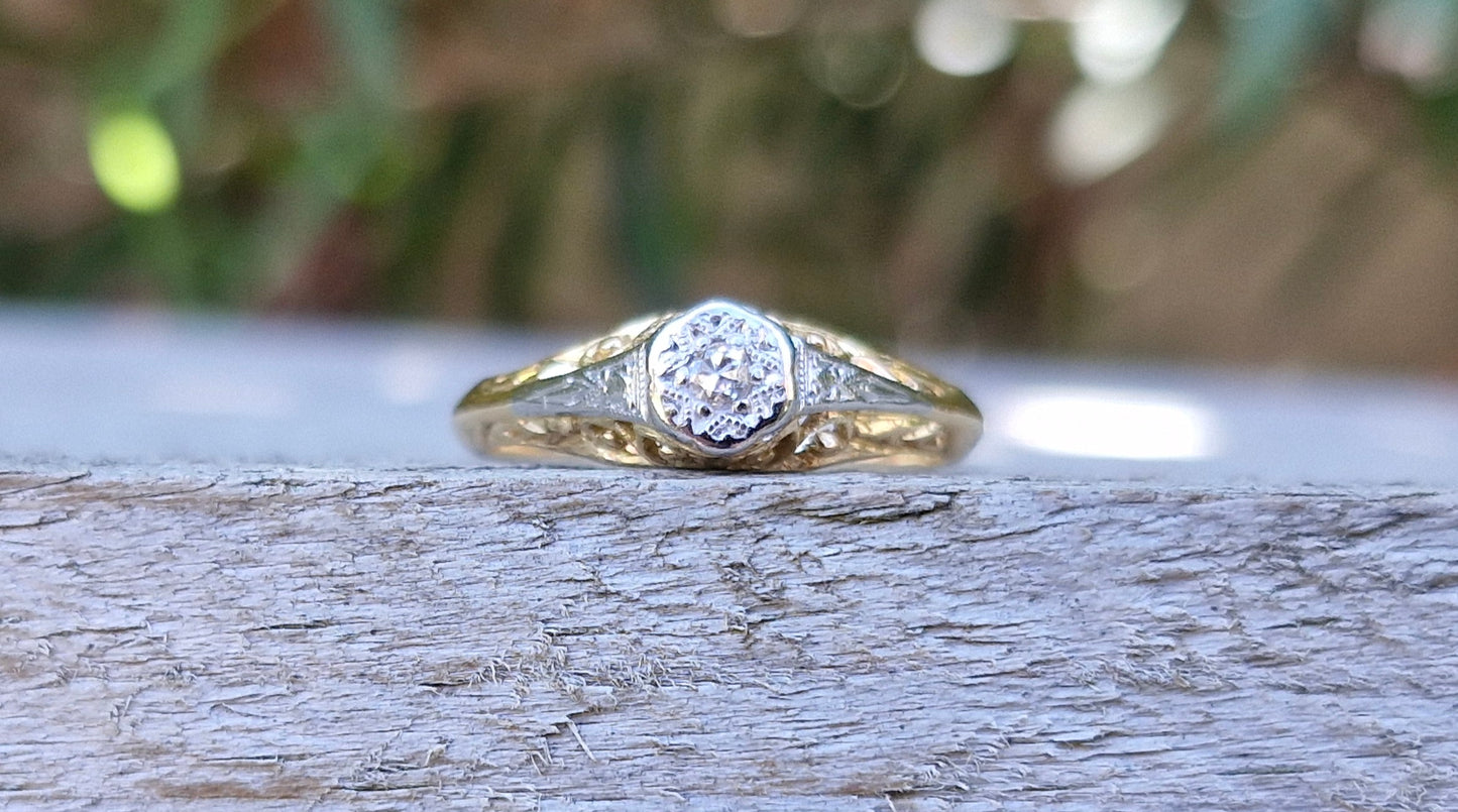 18ct Gold & Platinum, Vintage Diamond Ring - Size K *Scrap Price*