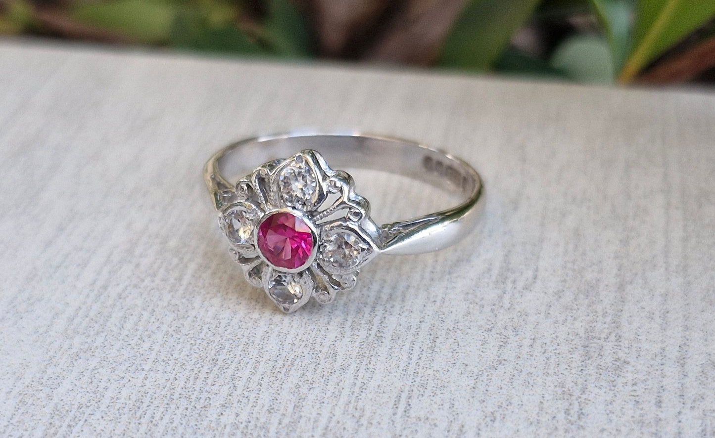 1970 - 1971 Vintage 9ct White Gold Ring - Size Q