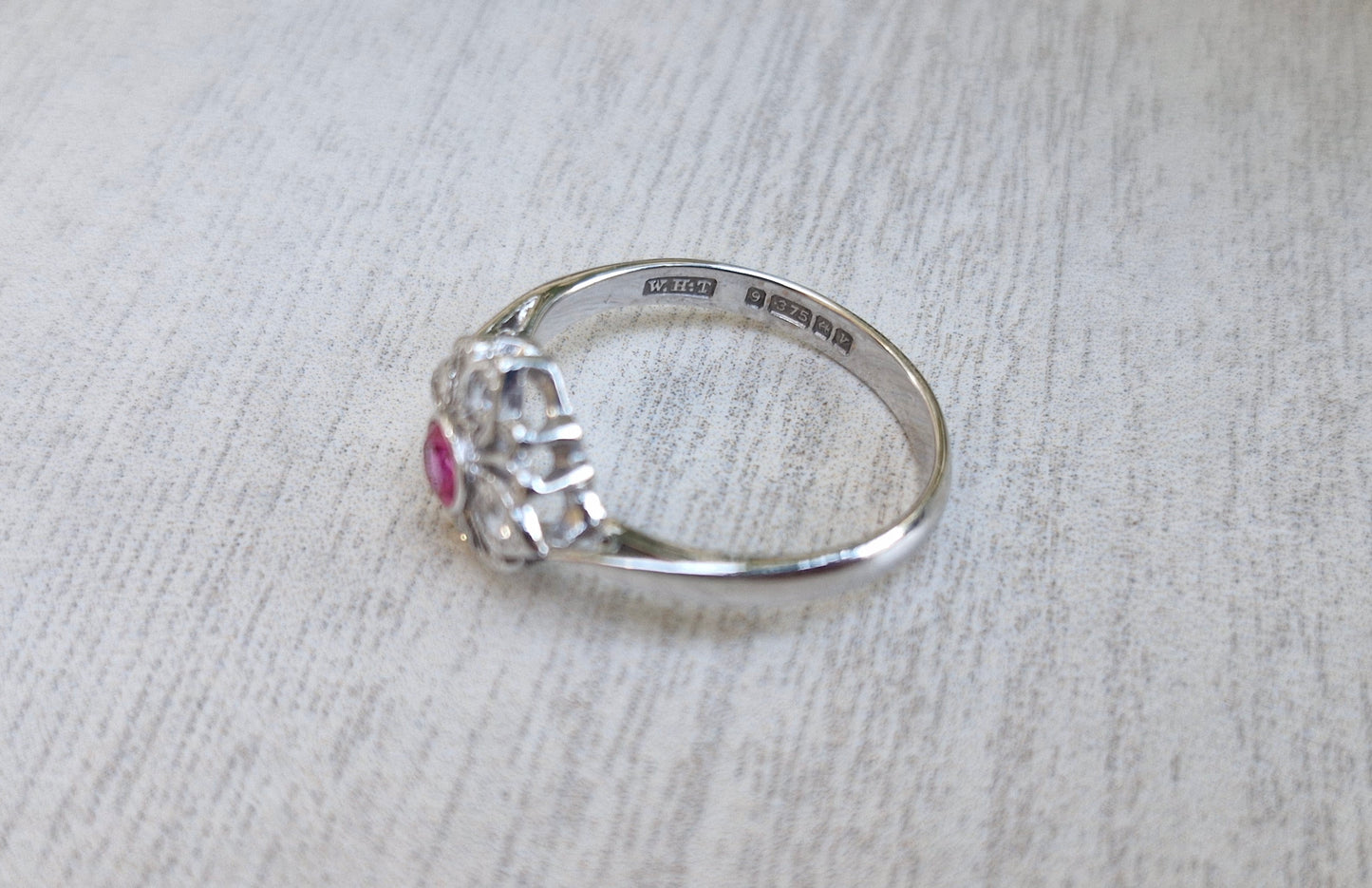 1970 - 1971 Vintage 9ct White Gold Ring - Size Q