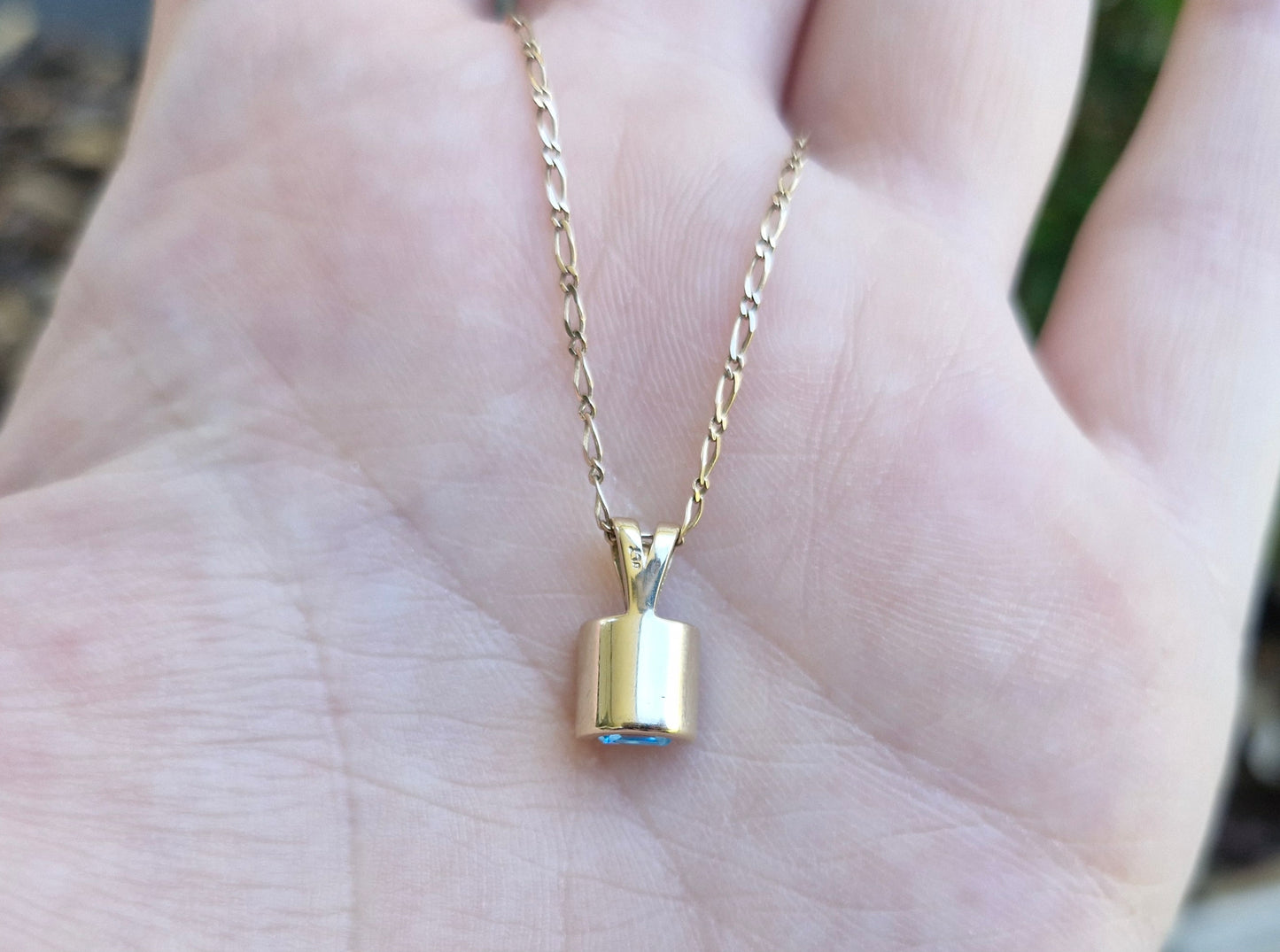 Sky Blue Topaz & 9ct Gold Pendant *Scrap Price*
