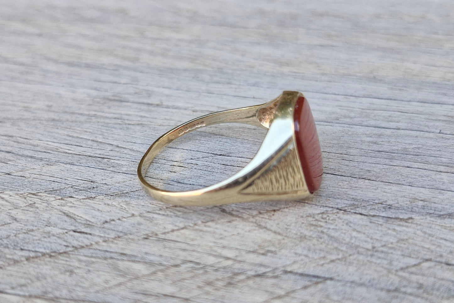 9ct Gold Vintage Carnelian Signet Ring - Size V