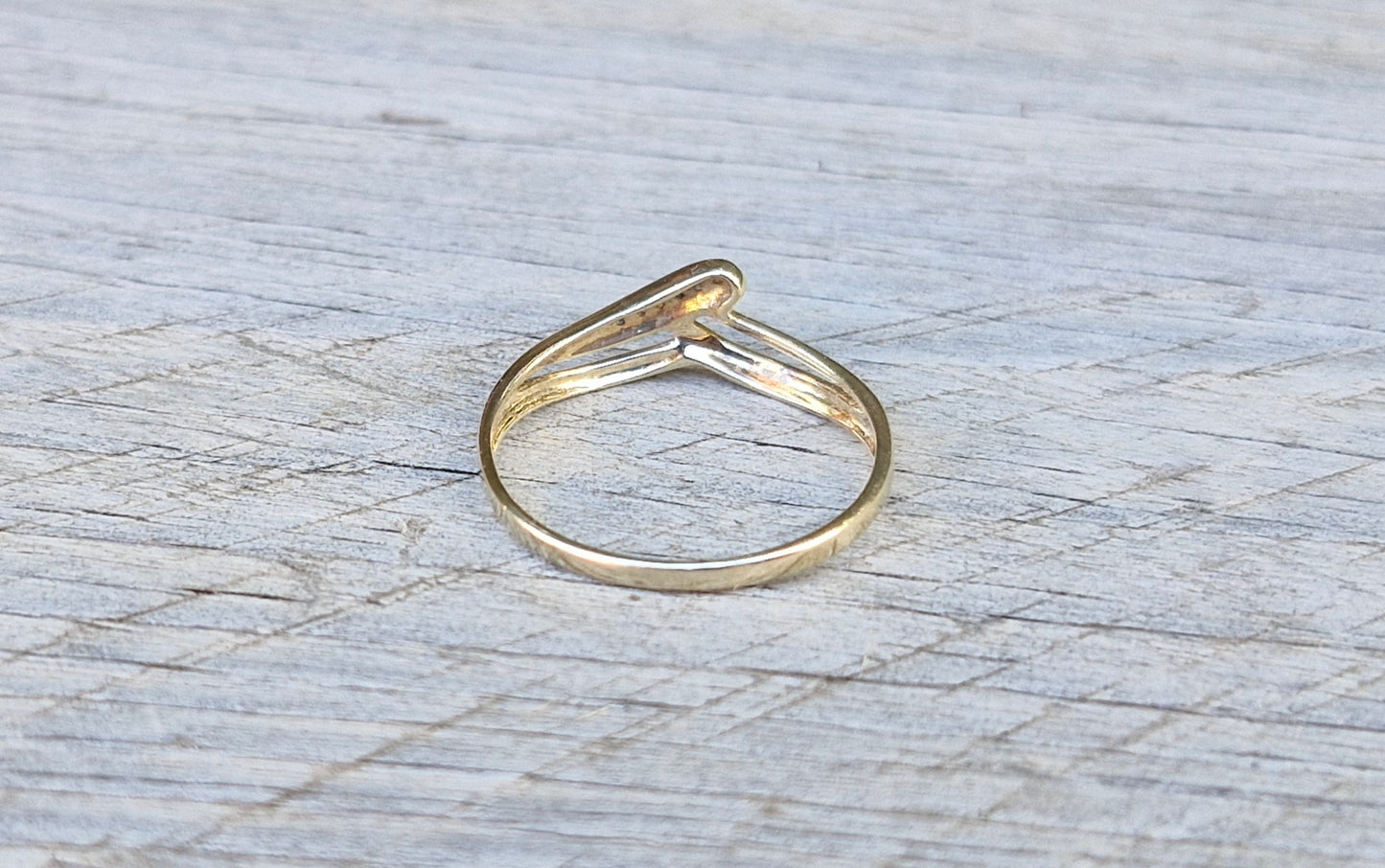 9ct Gold V Shaped Ring with Diamonds - Size O 1/2