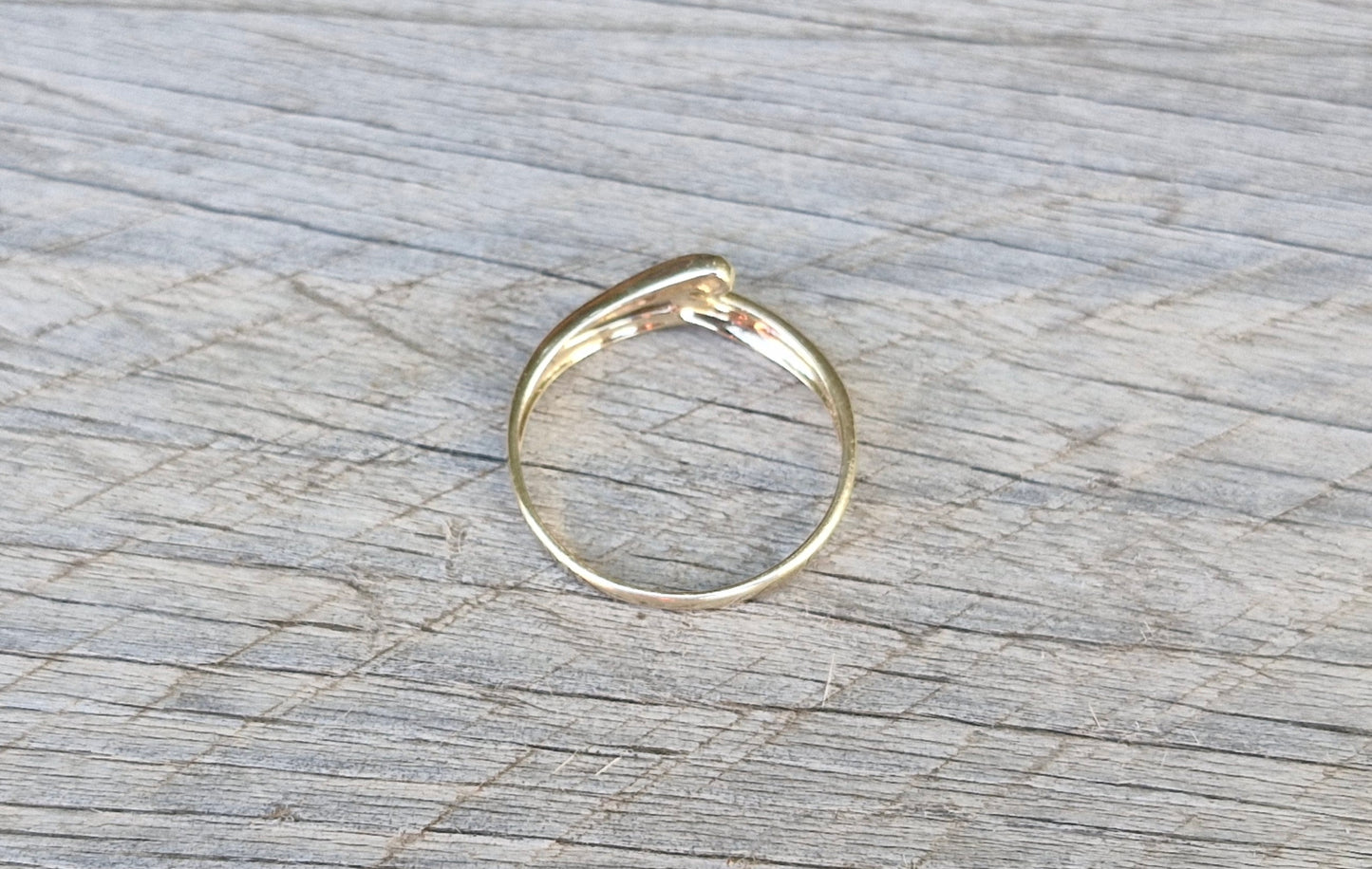 9ct Gold V Shaped Ring with Diamonds - Size O 1/2