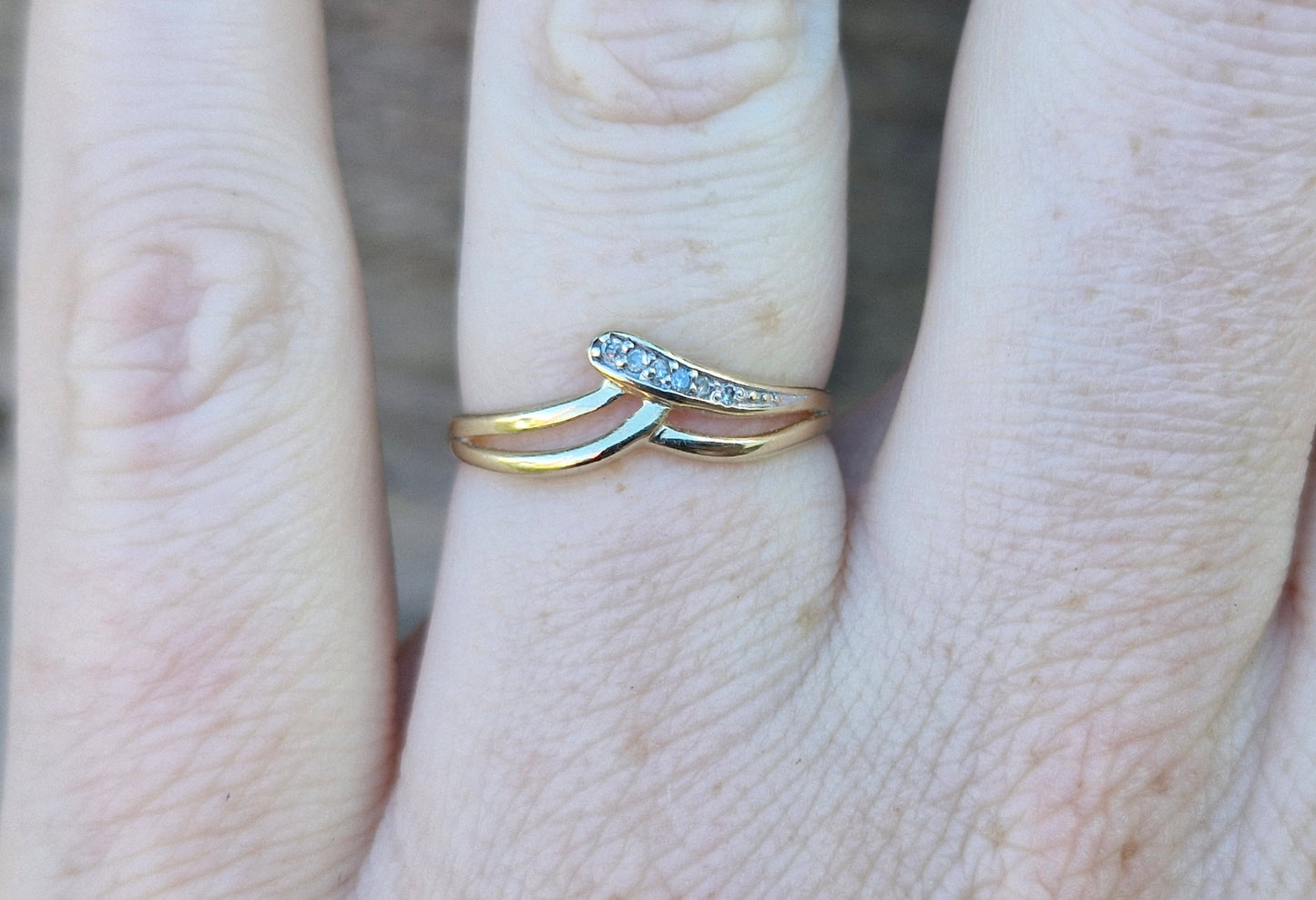 9ct Gold V Shaped Ring with Diamonds - Size O 1/2