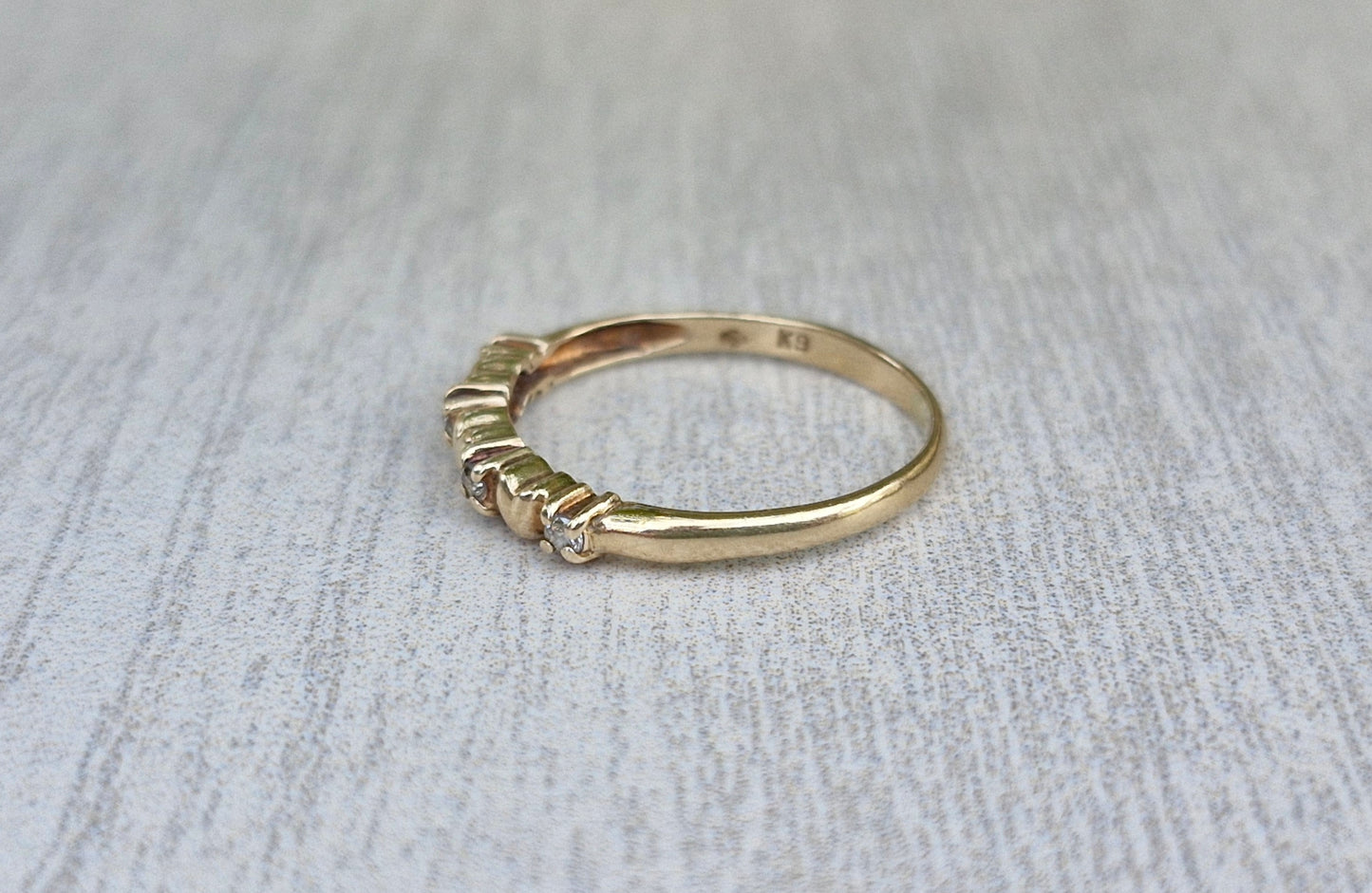 9ct Gold Diamond Hugs and Kisses Ring - Size J 1/2