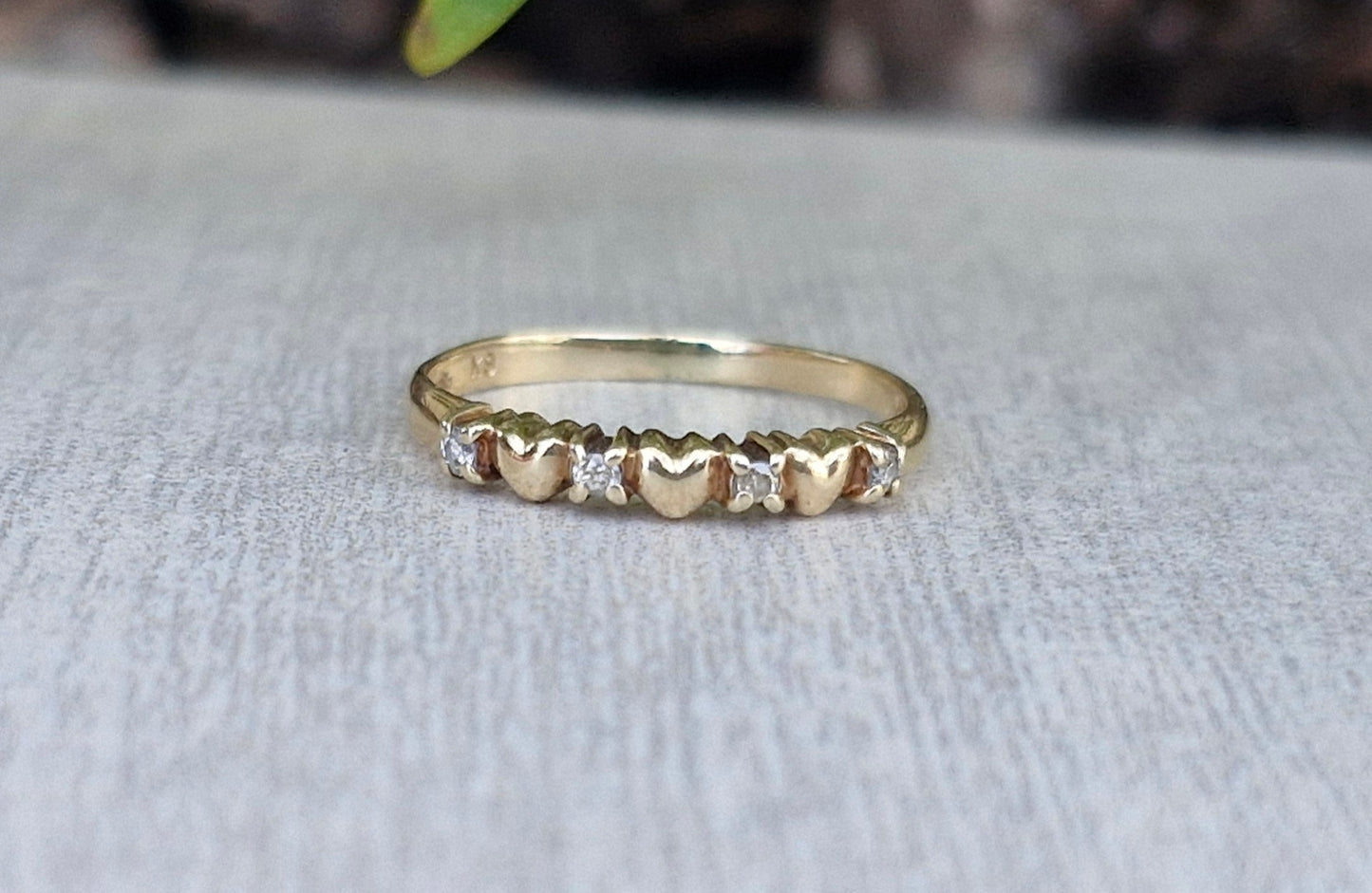 9ct Gold Diamond Hugs and Kisses Ring - Size J 1/2