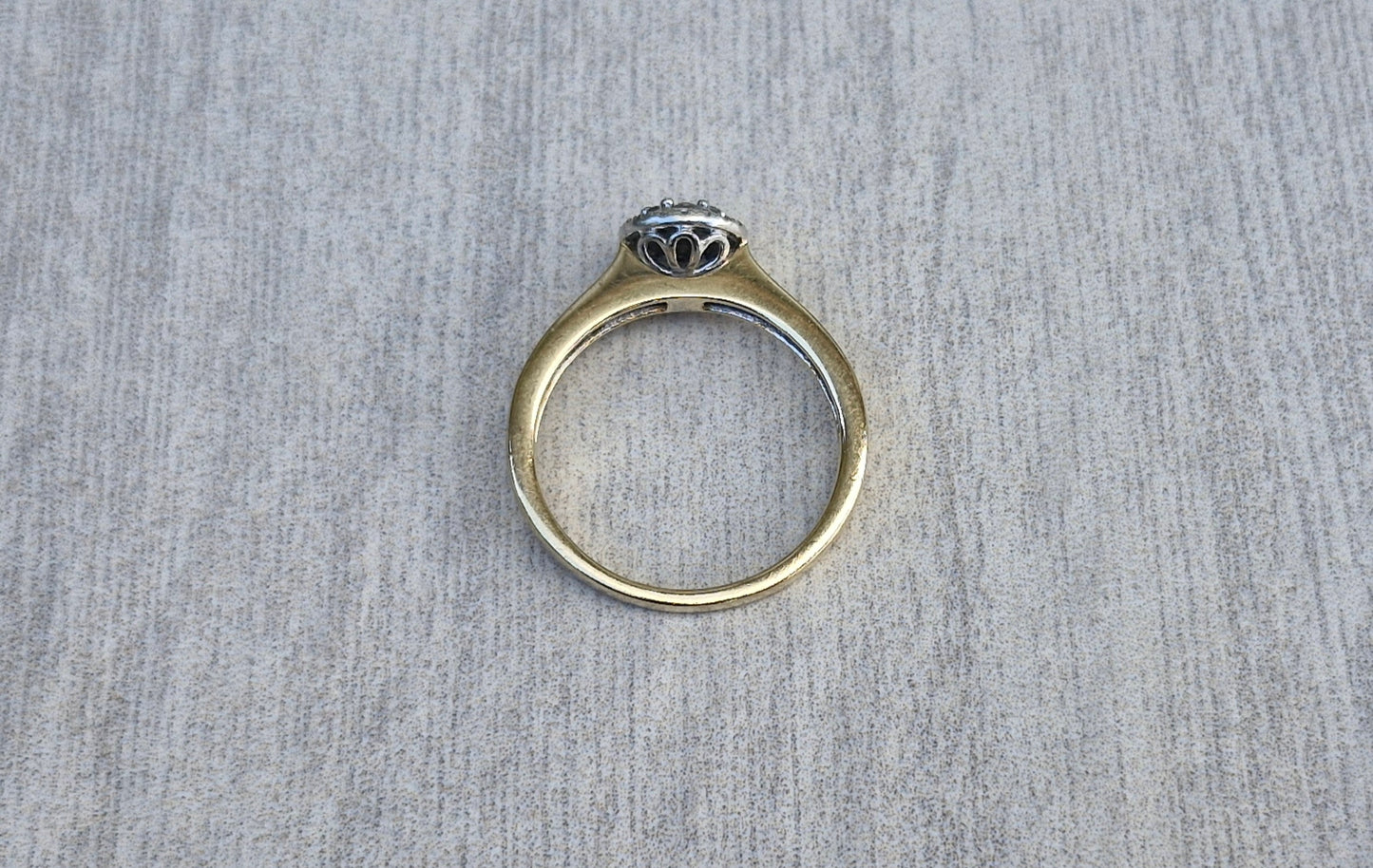 10ct Michael Hill Jewellers Ring, Diamond Halo - Size O 1/2