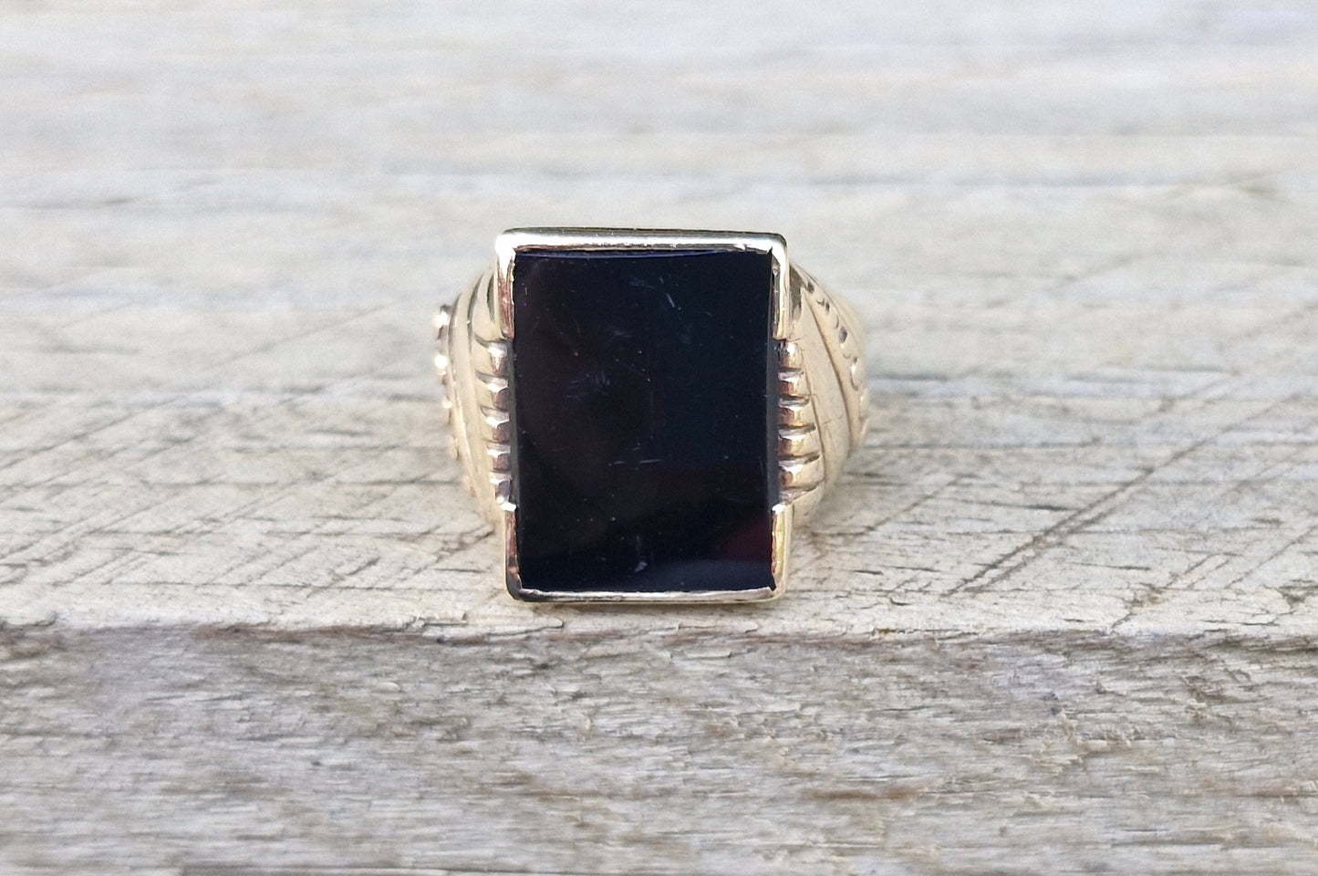 Significant 9ct Vintage Gold Onyx Ring - Size O - * Scrap Price *