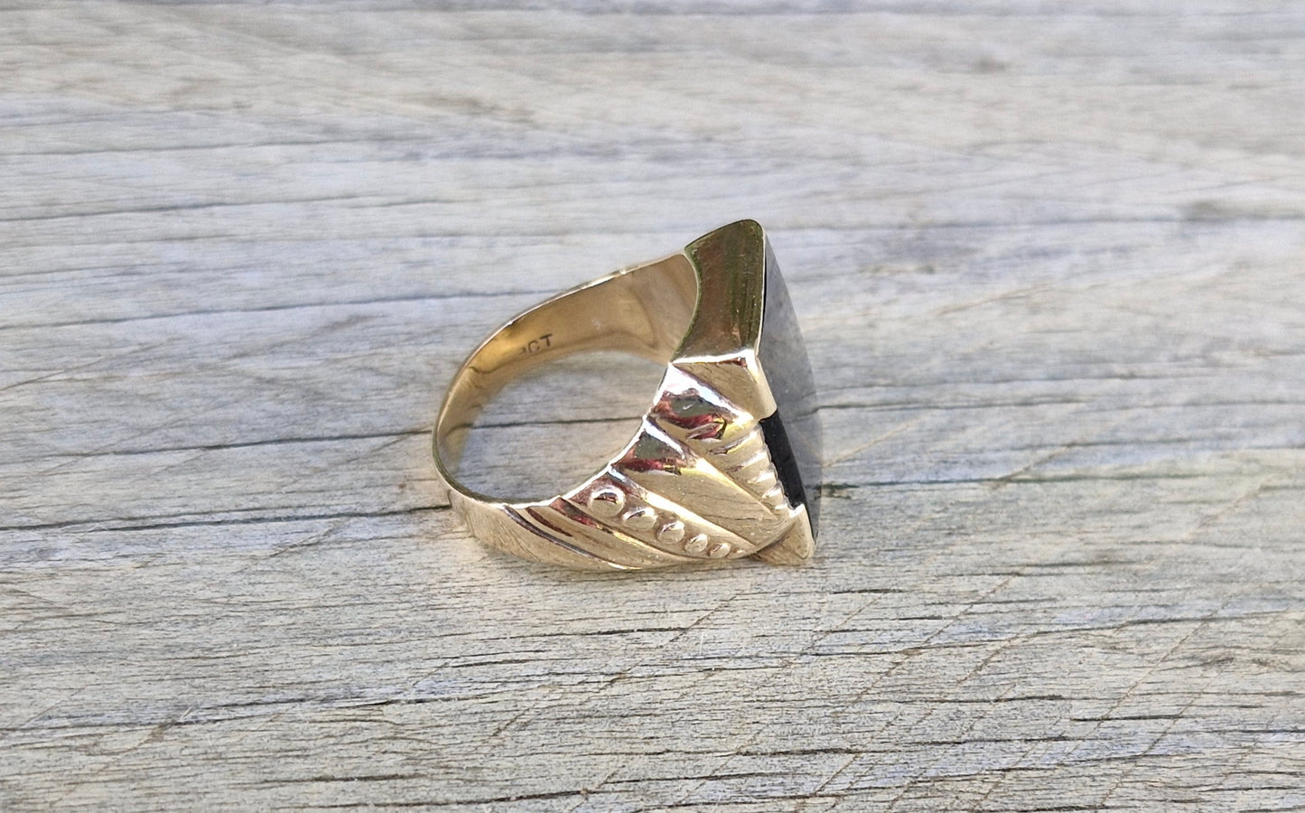 Significant 9ct Vintage Gold Onyx Ring - Size O - * Scrap Price *