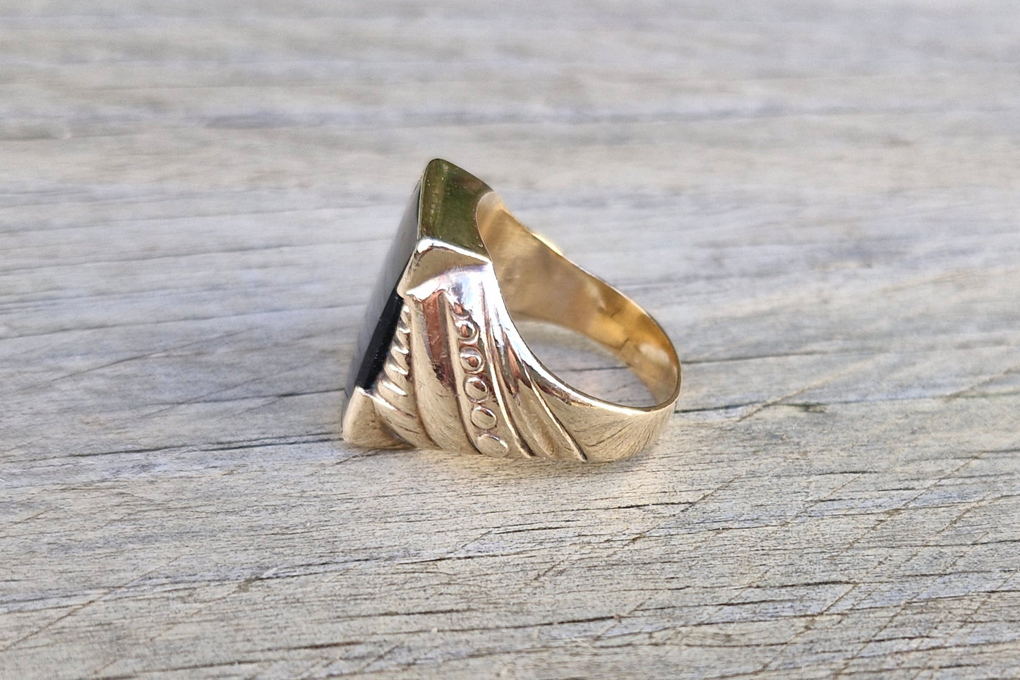 Significant 9ct Vintage Gold Onyx Ring - Size O - * Scrap Price *