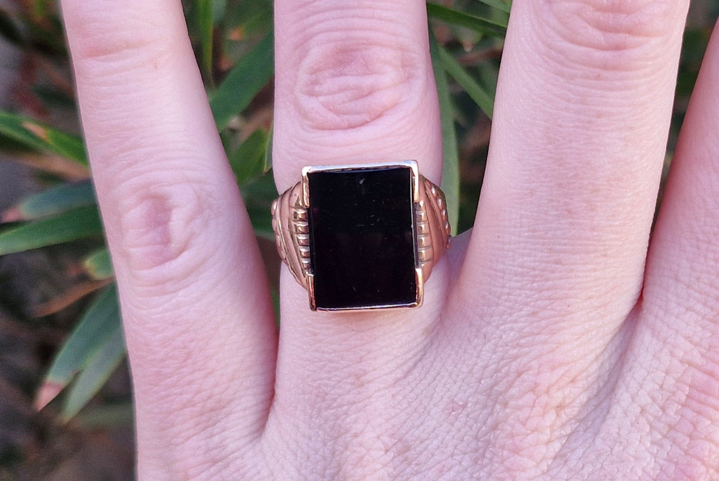 Significant 9ct Vintage Gold Onyx Ring - Size O - * Scrap Price *