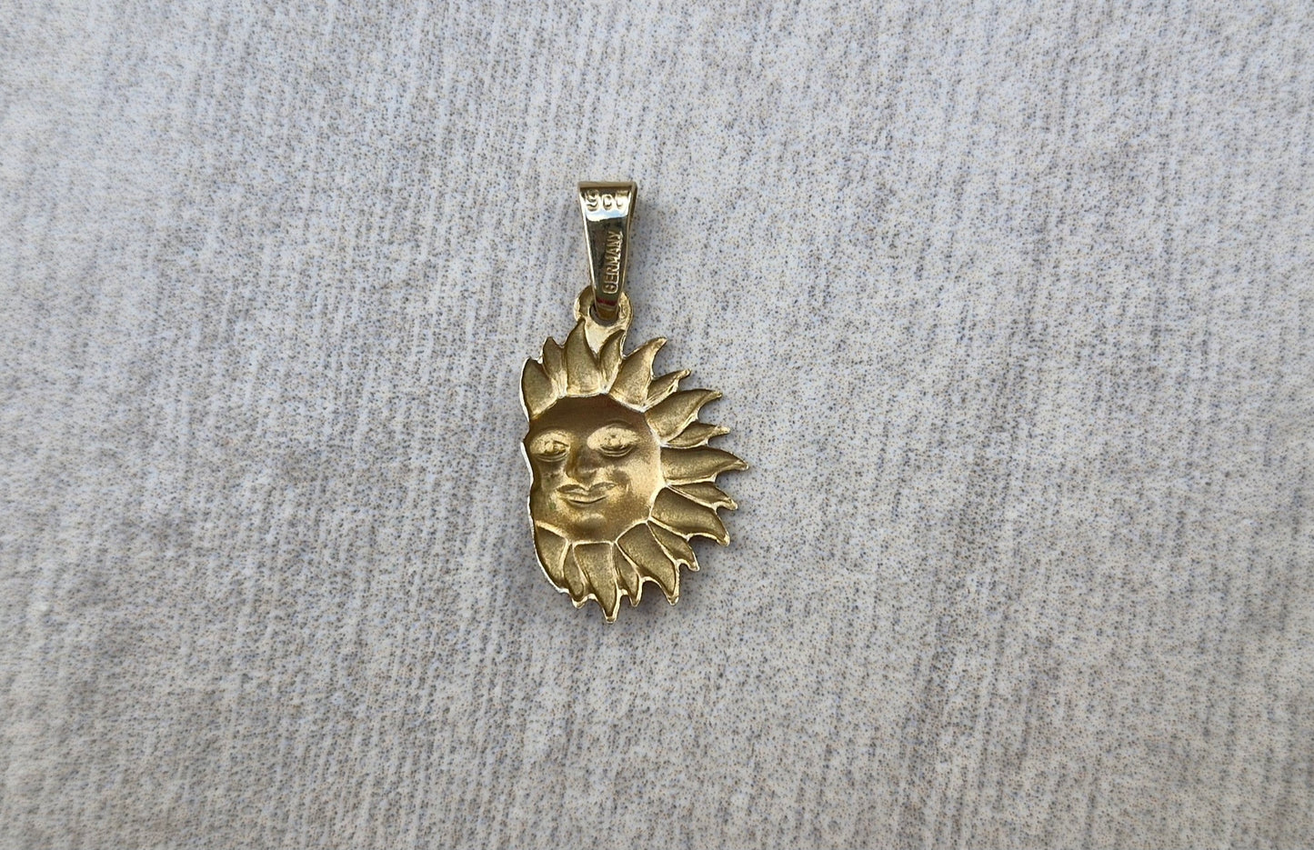 9ct Gold Sun Charm or Pendant - Germany