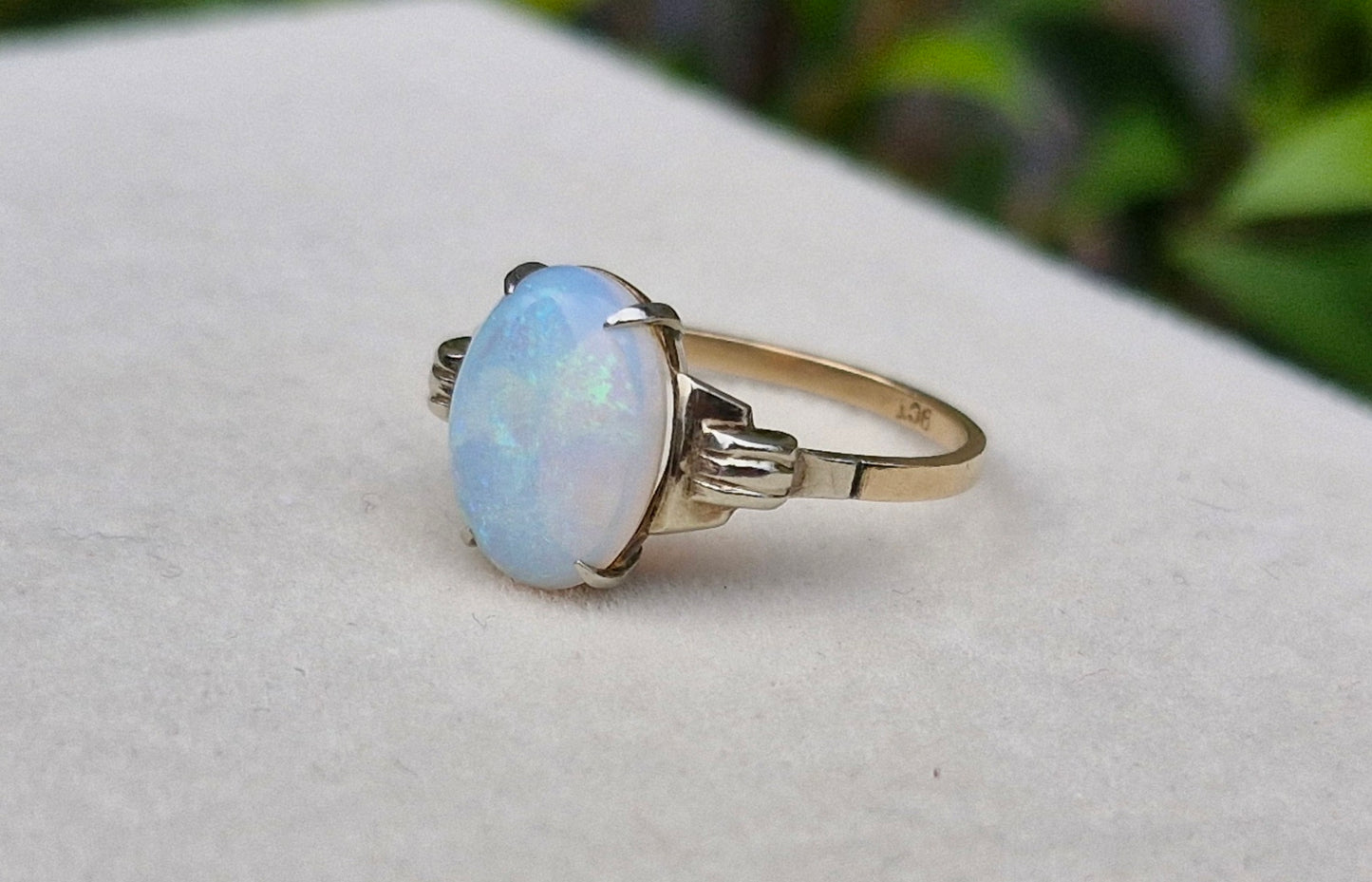 9ct Vintage Opal Ring - Size N
