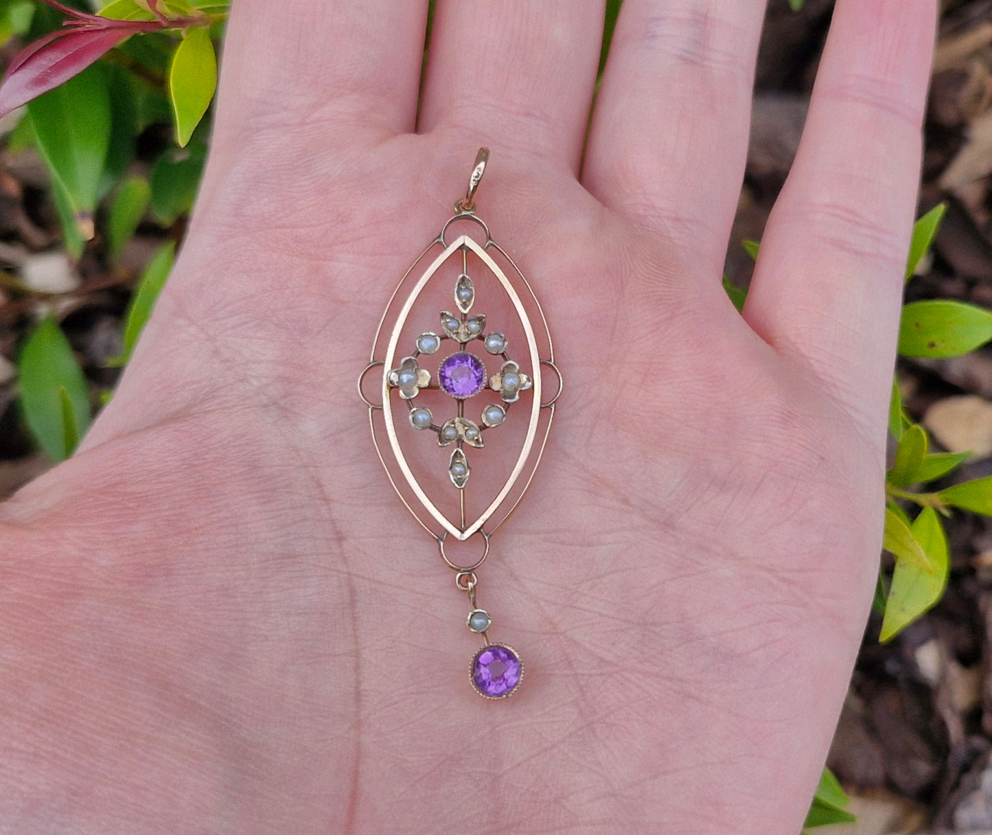 9ct Gold Antique Lavalier Pendant