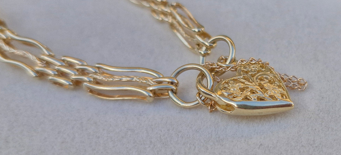 9ct Gold Heart Locket Gate Bracelet - 12.19g