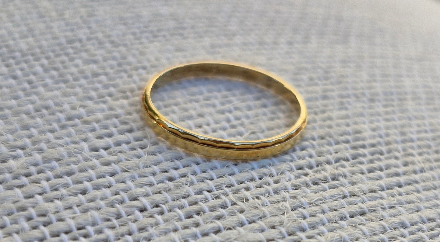 18ct Gold Band - Size M 1/2
