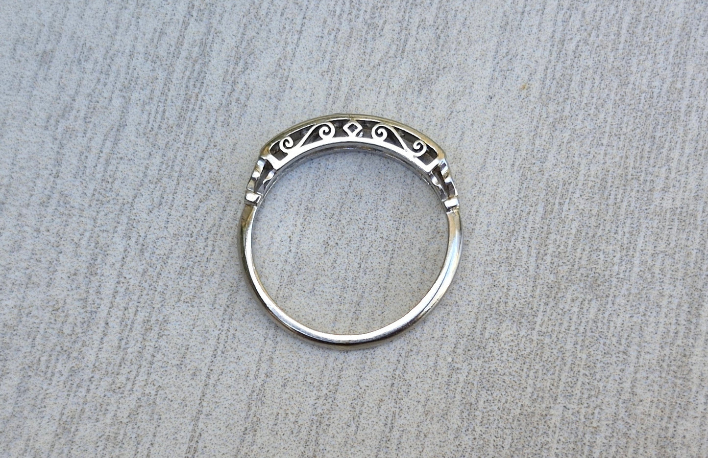 Art Deco, 18ct White Gold & Palladium Diamond Ring - Size M 1/2