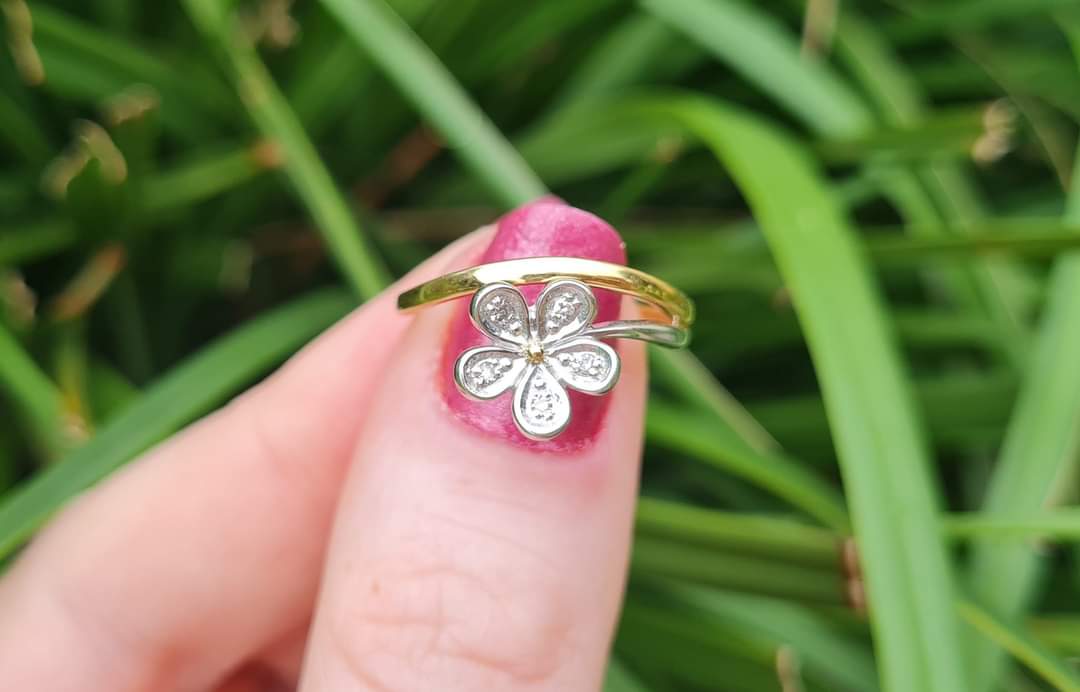 Two-tone 9ct Gold Ring, Diamond Studded Petals - Size O 1/2