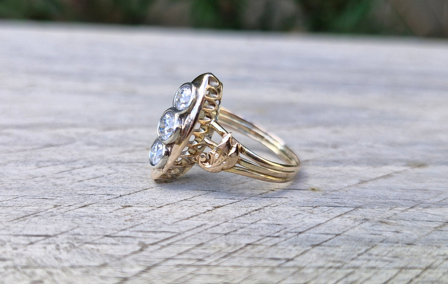 Antique 9ct Gold Navette Ring - Size O 1/2