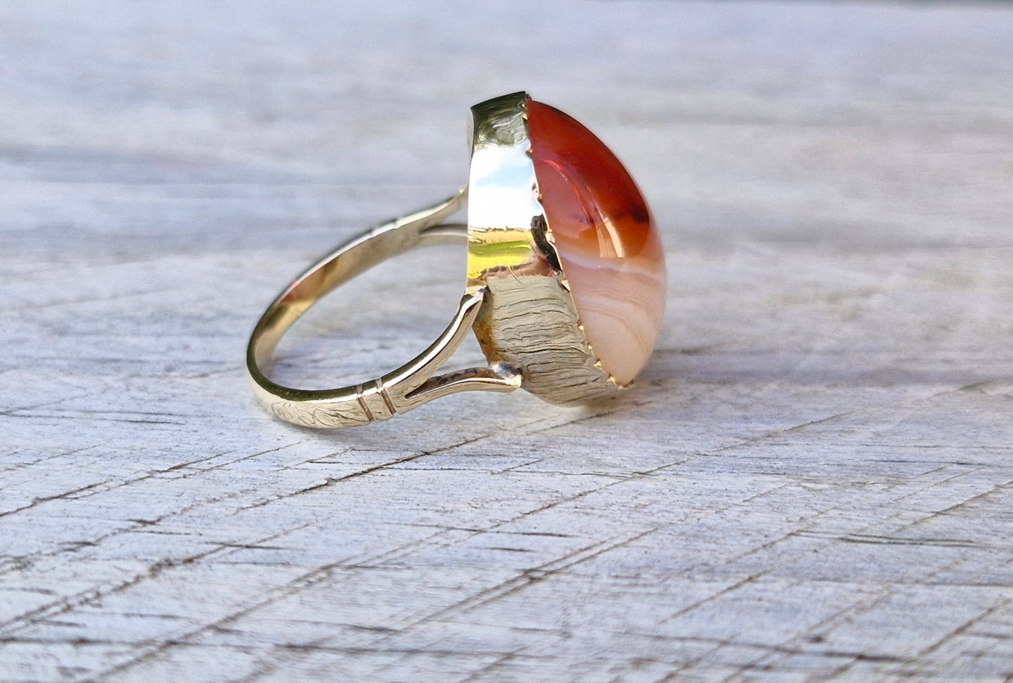 Vintage Red Banded Agate Ring, 9ct Yellow Gold - Size R