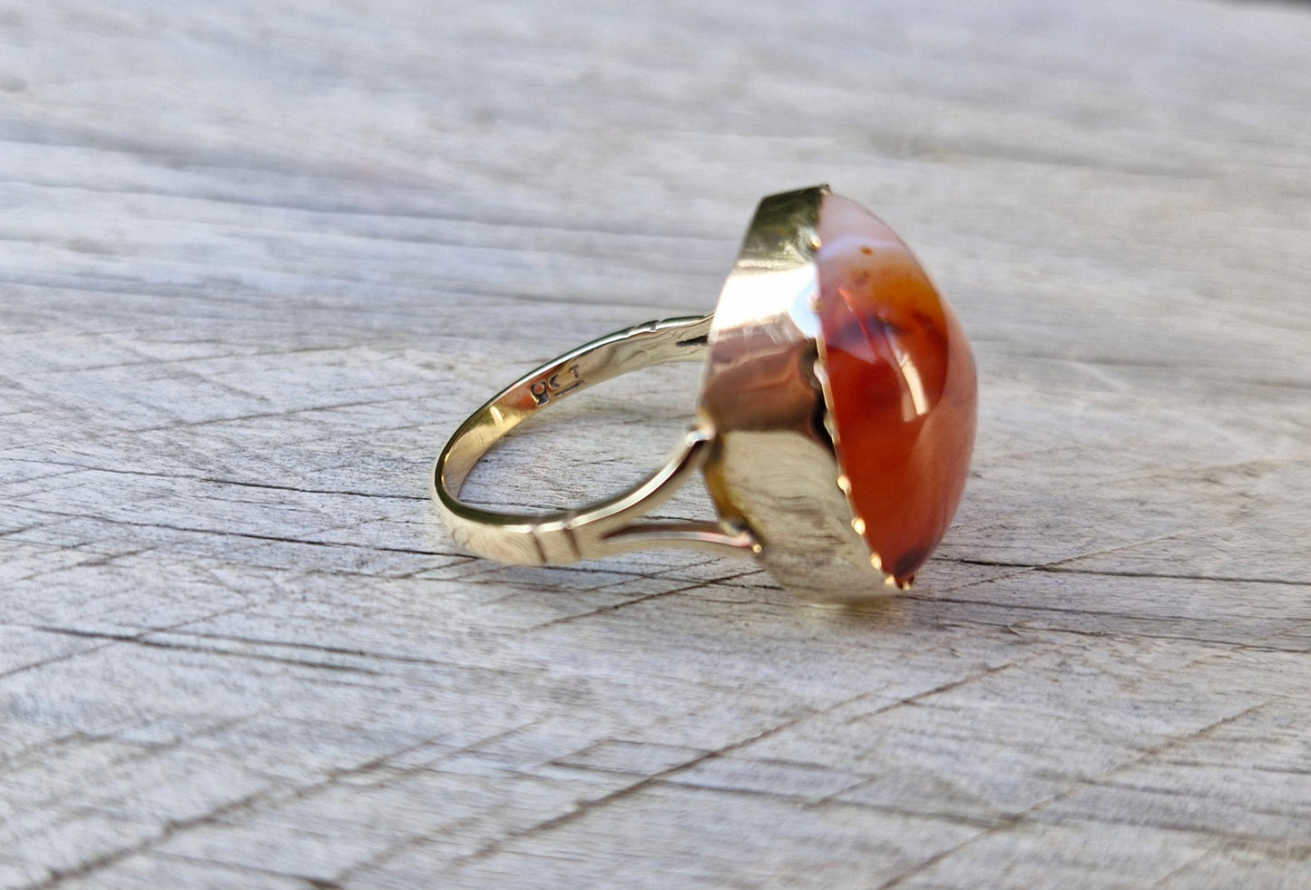 Vintage Red Banded Agate Ring, 9ct Yellow Gold - Size R