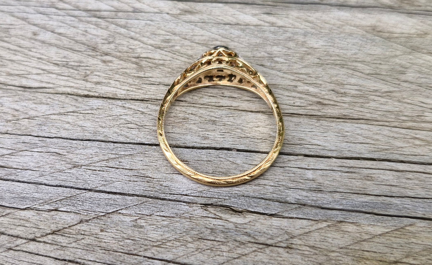 Vintage 18ct Gold Diamond Ring, Impressive Hand Engraved Shank - Size N 1/2