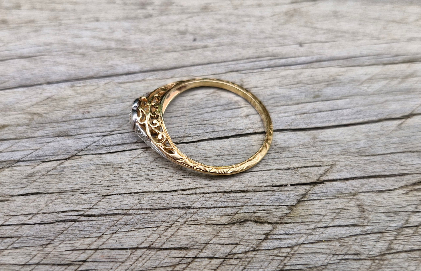 Vintage 18ct Gold Diamond Ring, Impressive Hand Engraved Shank - Size N 1/2