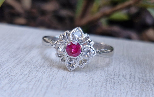 1970 - 1971 Vintage 9ct White Gold Ring - Size Q