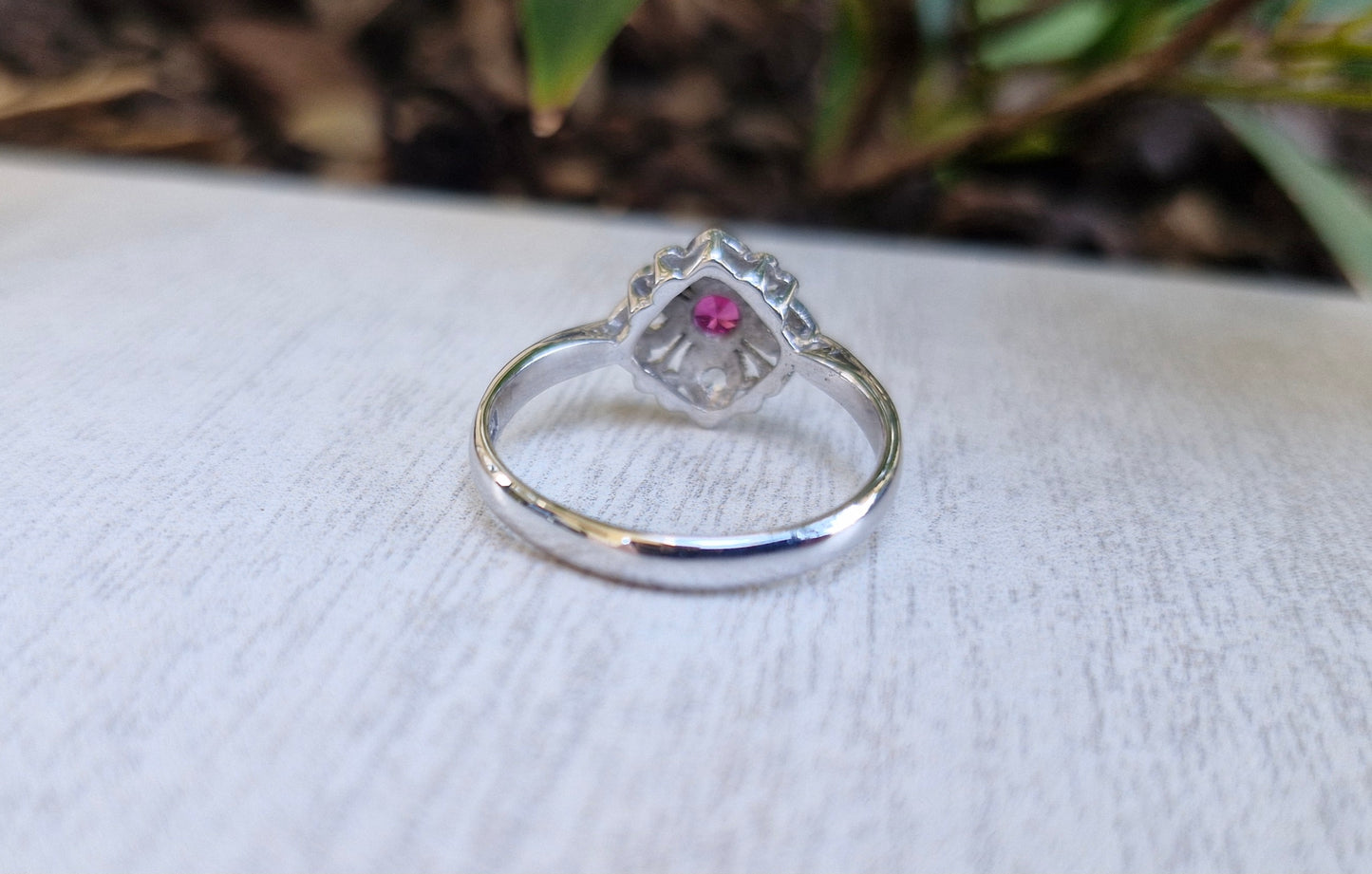 1970 - 1971 Vintage 9ct White Gold Ring - Size Q