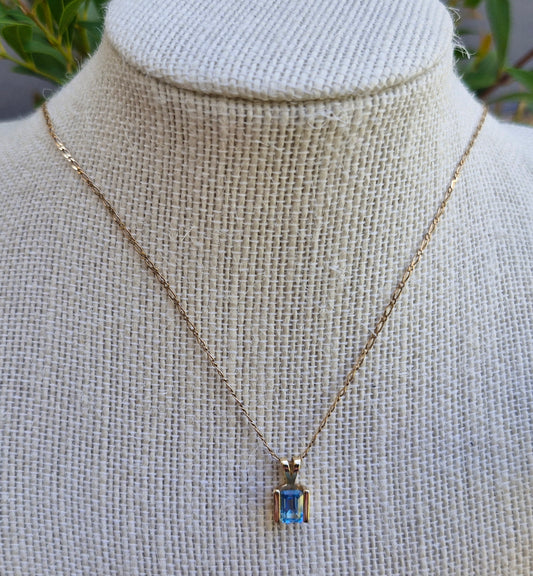 Sky Blue Topaz & 9ct Gold Pendant