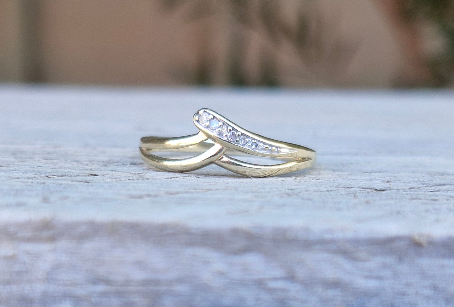 9ct Gold V Shaped Ring with Diamonds - Size O 1/2