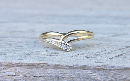 9ct Gold V Shaped Ring with Diamonds - Size O 1/2